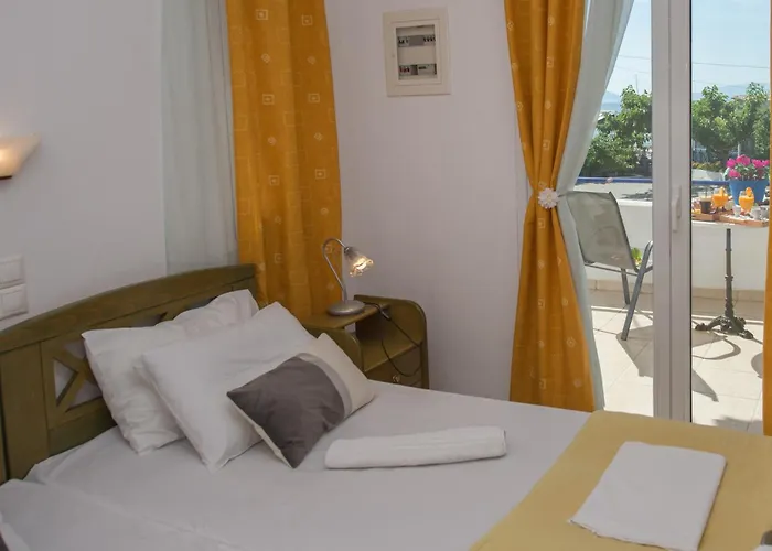 Hotel Avra *