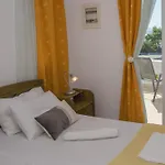 Hotel Avra *