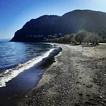 Hotell Avra *
