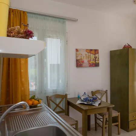 Avra Hotel *